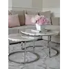 Detal nóg okrągłego stolika kawowego srebrnego z marmurowym blatem 2w1, uwydatniający jego estetykę. Ekspozycja w salonie od Primavera Home.