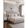 Estetyka nowoczesna Szafki Nocnej Glamour Lorenzo Biała Srebrna Połysk w eleganckim wnętrzu. Meble na zamówienie od Primavera Home.