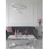 Perspektywa z góry, eksponująca eleganckie linie żyrandola. Primavera Home.