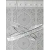 Minimalistyczna aranżacja z Żyrandolem Kryształowym Srebrnym Dwupoziomowym Crystal L. Meble na zamówienie od Primavera Home.