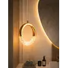 Żyrandol Kryształowy Złoty Round Single w ekspozycji w showroomie. Designerskie rozwiązanie od Primavera Home.