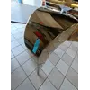 zadrapania na nodze - stół outletowy