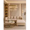 Aksamitny narożnik rozkładany ze złotymi nogami MONACO w widoku z boku, podkreślający elegancką linię mebla. Ekspozycja w salonie od Primavera Home.