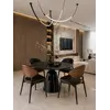 Designerskie Krzesło Wing – Drewno i Czarny Stelaż w detalach. Aranżacja nowoczesnego wnętrza od Primavera Home.