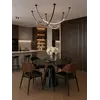 Designerskie Krzesło Wing – Drewno i Czarny Stelaż w zbliżeniu. Meble na zamówienie od Primavera Home.