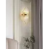 Kinkiet LUCY w jasnym wnętrzu, tworzący przyjemną atmosferę. Wyjątkowe oświetlenie od Primavera Home.