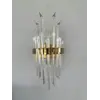Kinkiet kryształowy, złoty, glamour, designerska lampa ścienna LUCY w ujęciu z przodu. Oświetlenie na zamówienie od Primavera Home.