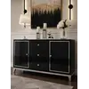 Ekspozycja komody lakierowanej czarnej Lorenzo L Silver w showroomie, doskonały wybór dla eleganckiego wnętrza. Meble na zamówienie od Primavera Home.