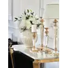 Konsola glamour RALPH z białym konglomeratem złota w aranżacji z kwiatami. Aranżacja nowoczesnego wnętrza od Primavera Home.
