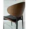 Designerskie Krzesło Wing – Drewno i Czarny Stelaż w stylowym saloniku. Meble na zamówienie od Primavera Home.