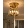 Lampa Sufitowa Kryształowa pojedynczy punkt świetlny DIAMOND XS , lampa glamour – Primavera Home eksponowana w showroomie, obok mebli na zamówienie.
