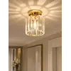 Lampa Sufitowa Kryształowa Stars S Złota pokazana z boku. Eksponowanie eleganckiego stylu od Primavera Home.