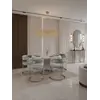 Krzesło MARCO w efektownej aranżacji nowoczesnego wnętrza salonu, inspirowane przez Primavera Home.