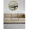 Sofa umieszczona w jasnym wnętrzu, podkreślająca styl glamour. Meble na zamówienie od Primavera Home.