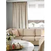 Perspektywa, w której sofa wprowadza elegancję do całego wnętrza. Aranżacja nowoczesnego wnętrza od Primavera Home.