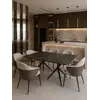 Widok z boku na stół, prezentujący jego elegancki design, dostępny w Primavera Home.