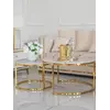 Artystyczne ujęcie stolika kawowego okrągłego glamour, złotego, białego marmuru MARCO GOLD. Ekspozycja w salonie od Primavera Home.