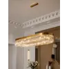 Detal wykończenia Żyrandola Diamond Złoty 100 cm – Owalna Lampa Kryształowa. Aranżacja nowoczesnego wnętrza od Primavera Home.