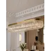 Żyrandol Diamond Złoty 100 cm – Owalna Lampa Kryształowa w ujęciu z przodu. Ekspozycja w salonie od Primavera Home.