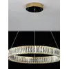Detal na tle słonecznym z Żyrandolem Kryształowym Złotym Ring Nowoczesnym CRYSTAL od Primavera Home.