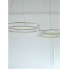 Żyrandol Kryształowy Złoty Ring Nowoczesny CRYSTAL w towarzystwie mebli na zamówienie od Primavera Home.