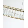 Światło Żyrandola Kryształowego Złotego Ringu Nowoczesnego CRYSTAL w wieczornej aranżacji, nadające atmosferę elegancji. Ekspozycja w salonie od Primavera Home.