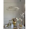 Żyrandol Kryształowy Złoty Ring Nowoczesny CRYSTAL w aranżacji nowoczesnego salonu. Meble na zamówienie od Primavera Home.