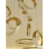 Żyrandol w kontekście stylu życia, idealny do nowoczesnego wnętrza. Oferowany przez Primavera Home.
