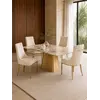 Ekspozycja w showroomie prezentująca Designer Italian-Style Chair in Beige and Gold BUBBLE. Detal wykończenia od Primavera Home.