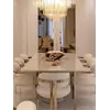 Widok od dołu Designerskiego Krzesła Romeo – Styl Włoski. Aranżacja nowoczesnego wnętrza od Primavera Home.