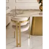 Designerskie Krzesło Romeo – Styl Włoski w ujęciu z przodu. Oświetlenie na zamówienie od Primavera Home.
