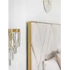 Kinkiet w momencie włączonym, pokazującym jego dystrybucję światła. Design od Primavera Home.