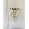 Widok lampy z dołu, eksponujący jej elegancję i styl. Wnętrze od Primavera Home.