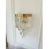 Widok z góry na kinkiet, eksponujący jego formę i detale. Lampa od Primavera Home.