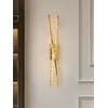 Stylowe aranżacje z Kinkietem Kryształowym Złotym Podłużnym Crystal w tle. Aranżacja nowoczesnego wnętrza od Primavera Home.