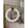 Lampa Wisząca Kryształowa Złota ICE XS w ujęciu z przodu. Ekspozycja w salonie z oświetleniem od Primavera Home.