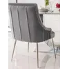 Krzesło DIANA Glamour na tle innych mebli w eleganckim wnętrzu. Ekspozycja w salonie od Primavera Home.