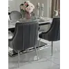 Krzesło DIANA Glamour w białym pomieszczeniu, doskonale podkreślające nowoczesny styl. Ekspozycja w salonie od Primavera Home.