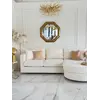 Widok na aksamitny narożnik glamour półokrągły PARIS zza kotary. Meble na zamówienie od Primavera Home.