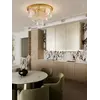 Zbliżenie na kryształowe elementy Plafonu Kryształowego GLAMOUR Złoty Ø50cm. Detal wykończenia od Primavera Home.