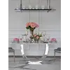 Nowoczesne wystawienie stołu Nowoczesny Glamour z marmurowym blatem, ukazujące jego design od Primavera Home.