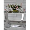 Stół Nowoczesny Glamour z marmurowym blatem zestawiony z drewnianymi krzesłami, tworząc elegancką aranżację od Primavera Home.