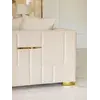 Złota Sofa Rozkładana Palace – Nowoczesna i Ekskluzywna z perspektywy dolnej, ukazująca wyjątkowy design od Primavera Home.