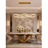 Żyrandol CRYSTAL 5 Złoty w nowoczesnej aranżacji salonu. Projekt od Primavera Home.