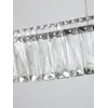 Sposób powieszenia Żyrandola Kryształowego Crystal Srebrnego Glamour w nowoczesnym lokalu. Ekspozycja w salonie od Primavera Home.