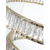 Zestaw Żyrandola Kryształowego Złotego Crystal XL Trzypoziomowego w luksusowej aranżacji. Styl glamour od Primavera Home.