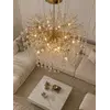 Żyrandol kryształowy złoty QUEEN w ciepłym wnętrzu. Aranżacja nowoczesnego wnętrza od Primavera Home.