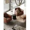 Widok z góry na nowoczesny wygodny fotel luksusowy do salonu z podnóżkiem MODERN. Detal wykończenia od Primavera Home.