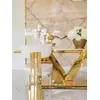 Elegancka proporcja ekskluzywnego stołu glamour do jadalni, nowoczesnego, z białym konglomeratem, złoty LV COLLECTION widoczne w stylowych aranżacjach.