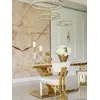 Fokalny punkt w wnętrzu z ekskluzywnym stołem glamour do jadalni, nowoczesnym, z białym konglomeratem, złoty LV COLLECTION.